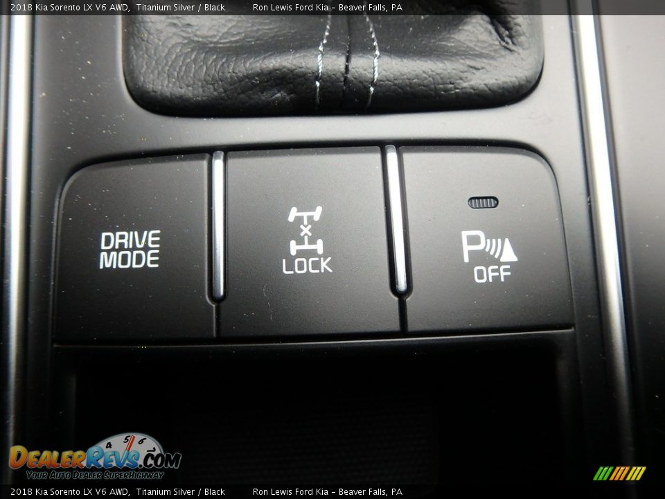 2018 Kia Sorento LX V6 AWD Titanium Silver / Black Photo #17