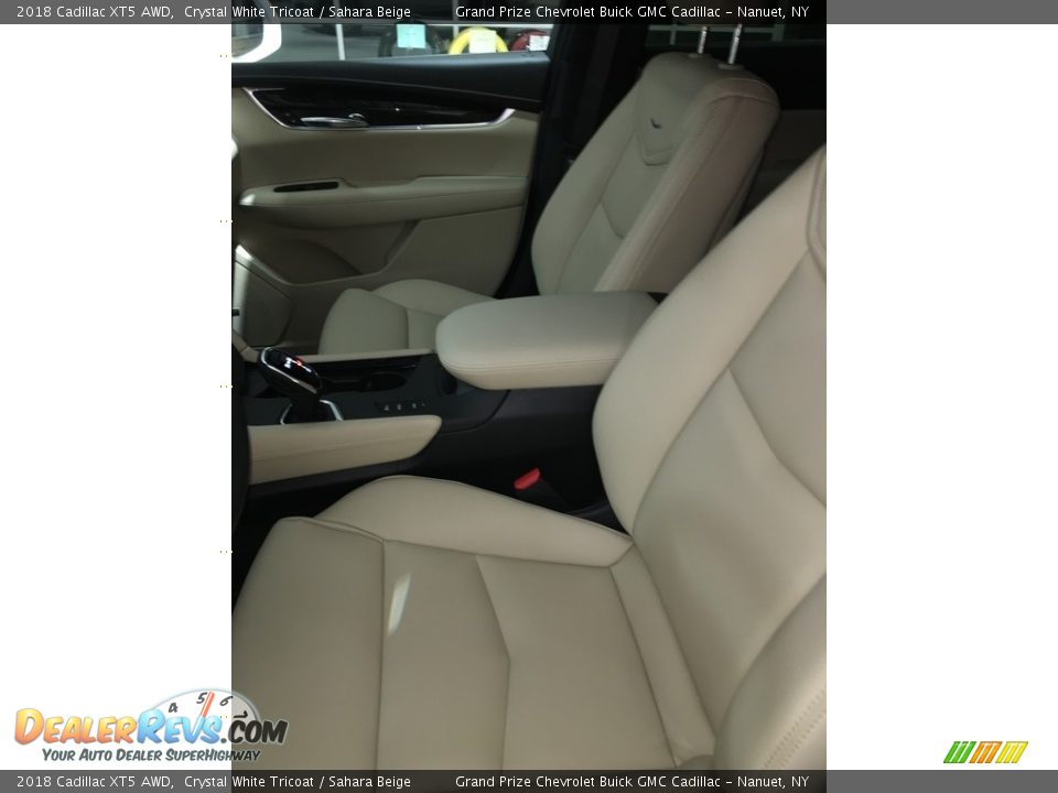 2018 Cadillac XT5 AWD Crystal White Tricoat / Sahara Beige Photo #12