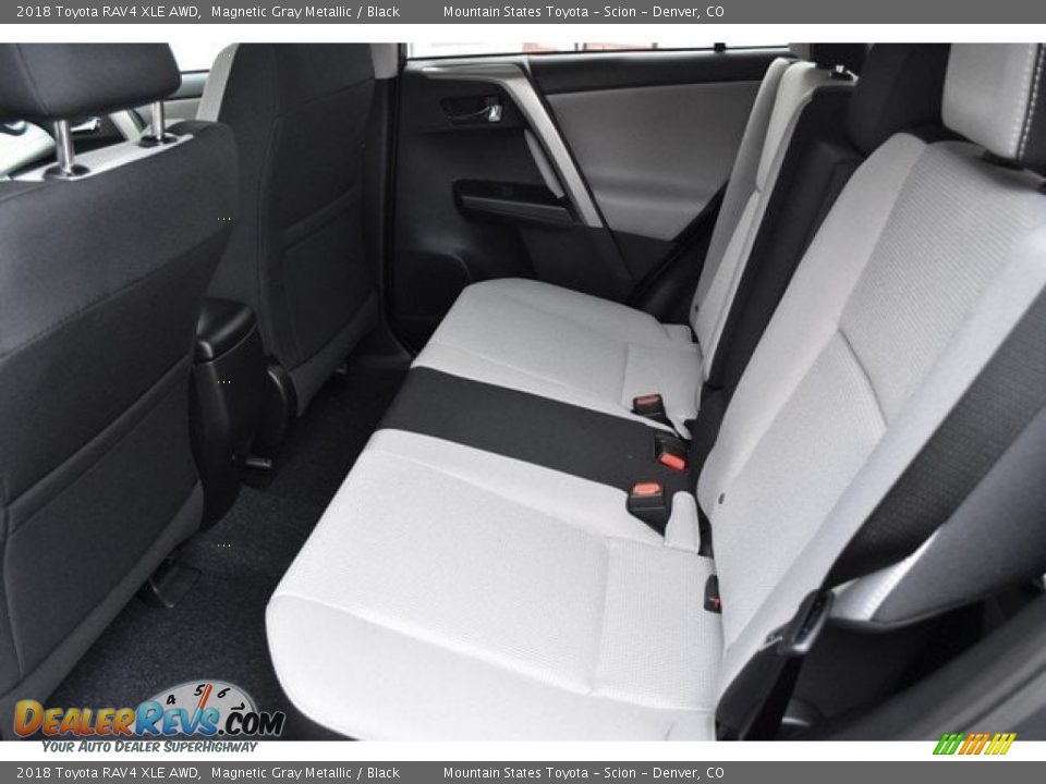 2018 Toyota RAV4 XLE AWD Magnetic Gray Metallic / Black Photo #16