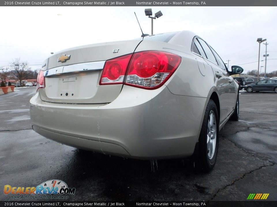 2016 Chevrolet Cruze Limited LT Champagne Silver Metallic / Jet Black Photo #9