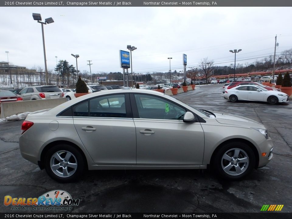 2016 Chevrolet Cruze Limited LT Champagne Silver Metallic / Jet Black Photo #10