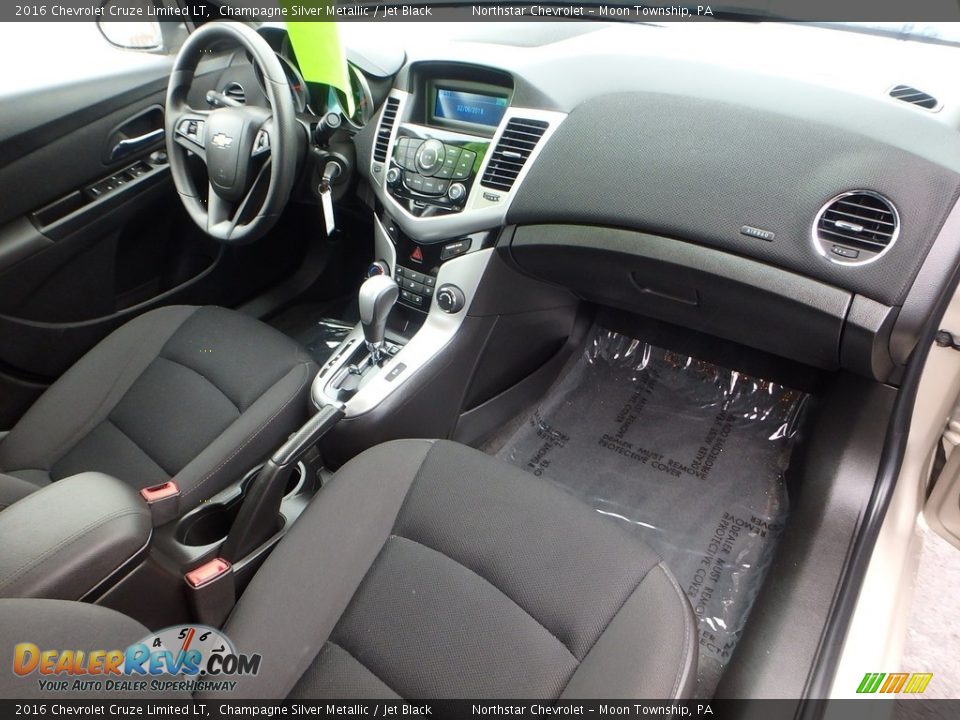 2016 Chevrolet Cruze Limited LT Champagne Silver Metallic / Jet Black Photo #16