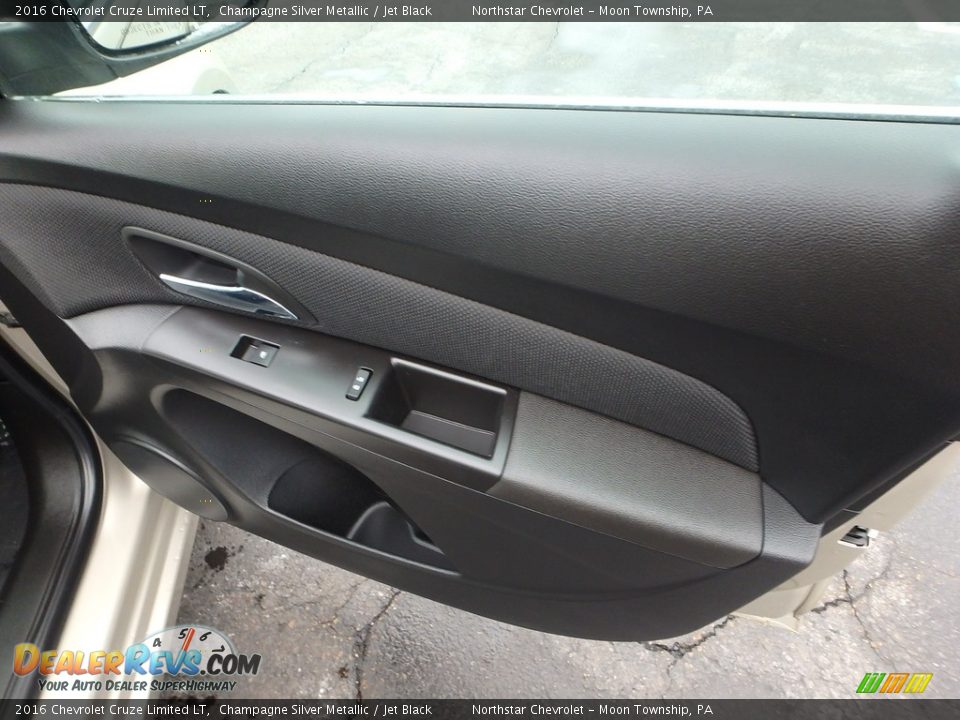 2016 Chevrolet Cruze Limited LT Champagne Silver Metallic / Jet Black Photo #17