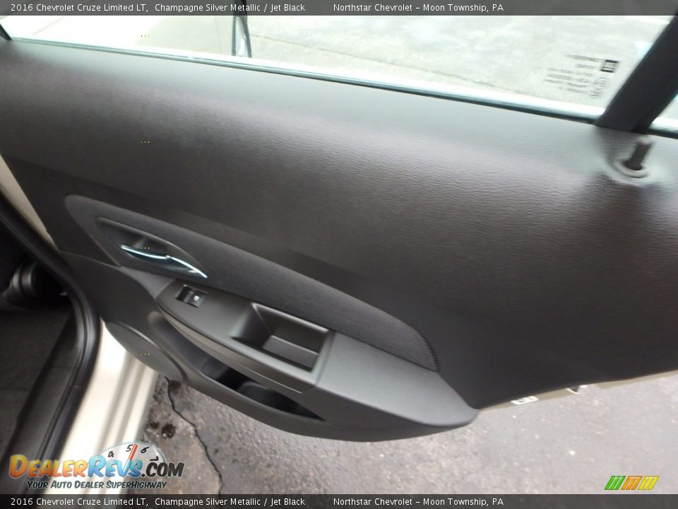 2016 Chevrolet Cruze Limited LT Champagne Silver Metallic / Jet Black Photo #19