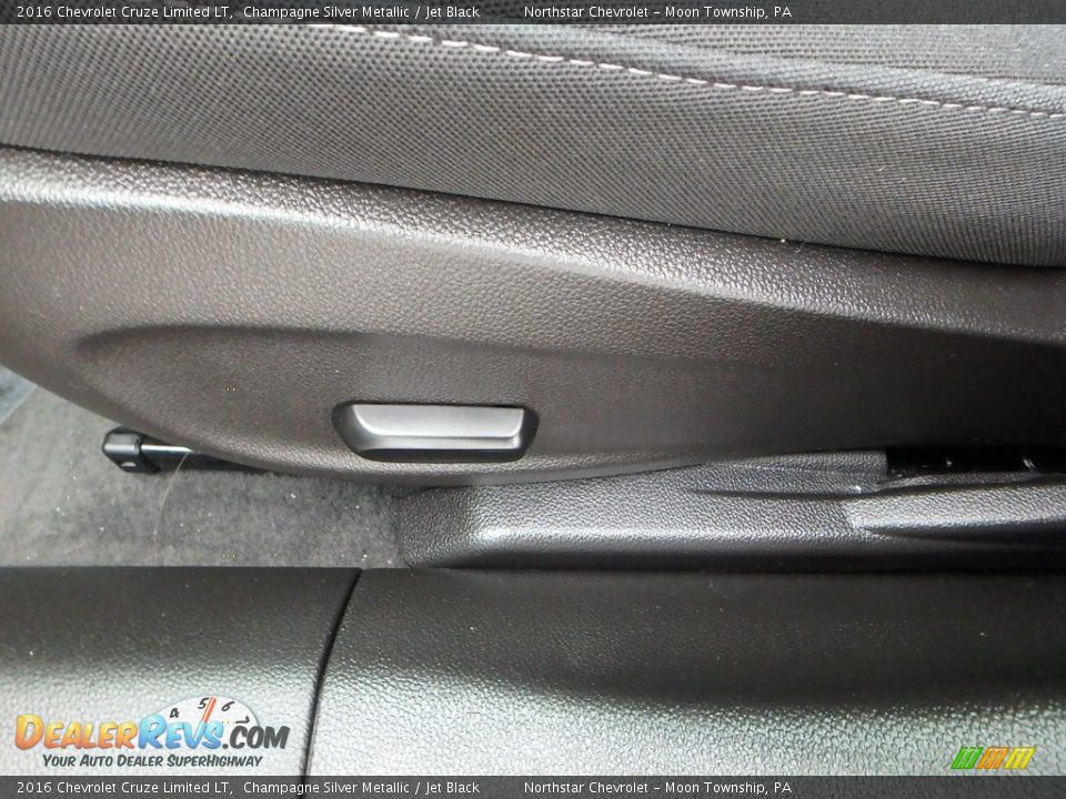 2016 Chevrolet Cruze Limited LT Champagne Silver Metallic / Jet Black Photo #25