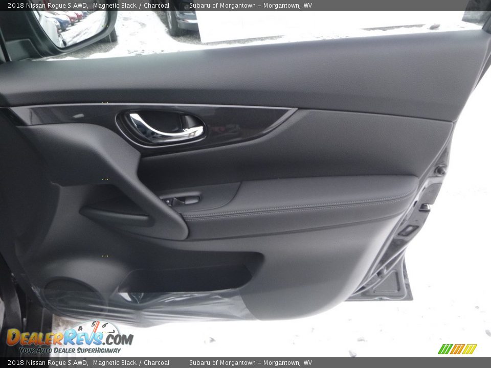 2018 Nissan Rogue S AWD Magnetic Black / Charcoal Photo #5