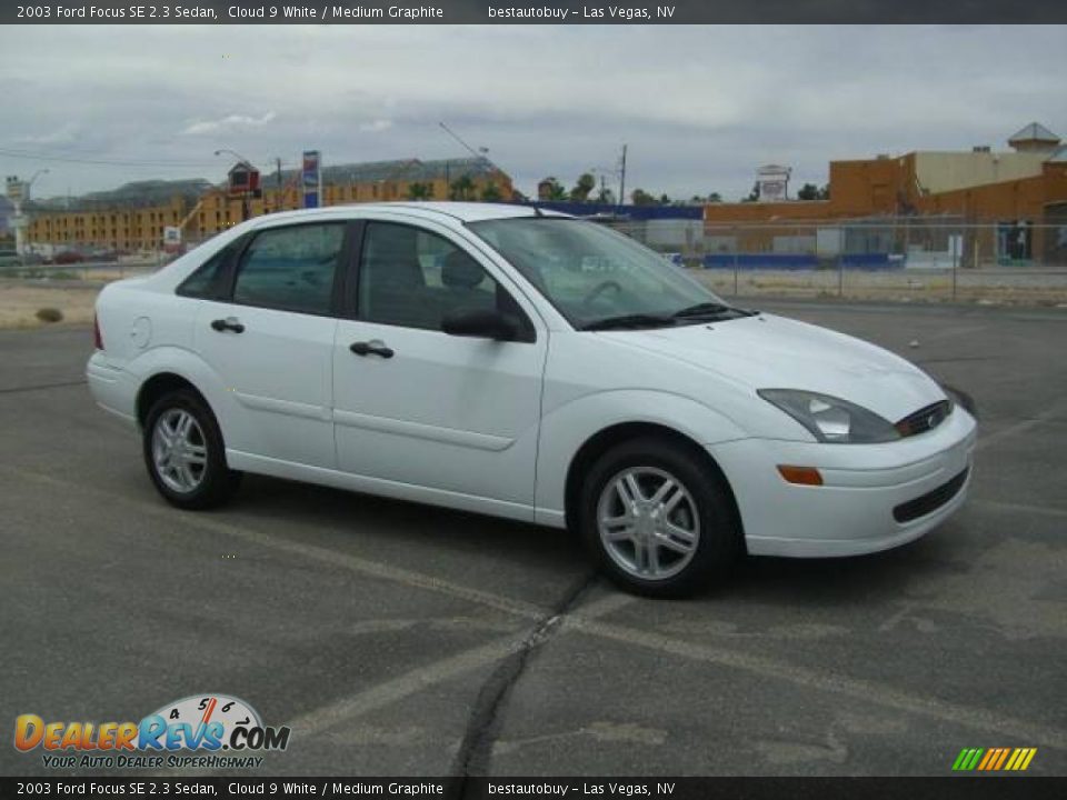 2003 Ford Focus SE 2.3 Sedan Cloud 9 White / Medium Graphite Photo #5