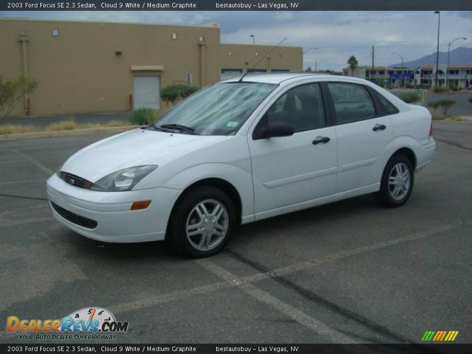 2003 Ford Focus SE 2.3 Sedan Cloud 9 White / Medium Graphite Photo #13