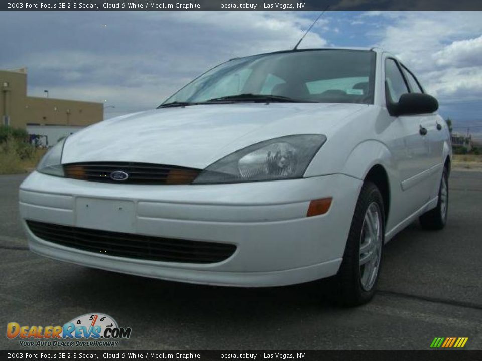 2003 Ford Focus SE 2.3 Sedan Cloud 9 White / Medium Graphite Photo #14