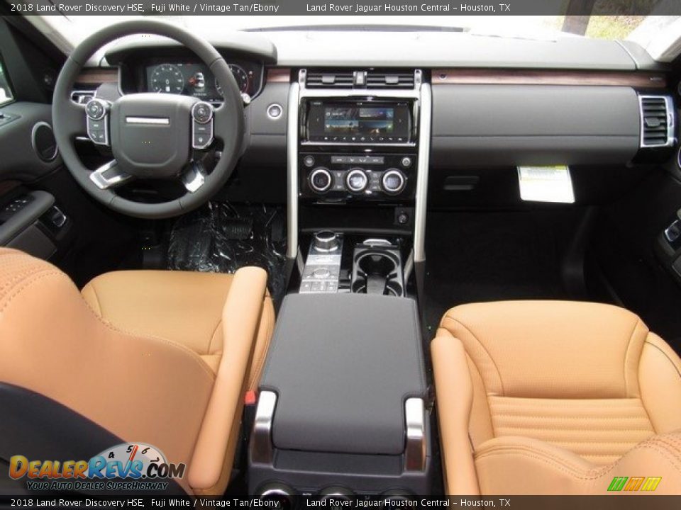 Dashboard of 2018 Land Rover Discovery HSE Photo #4