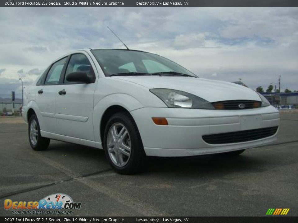 2003 Ford Focus SE 2.3 Sedan Cloud 9 White / Medium Graphite Photo #17