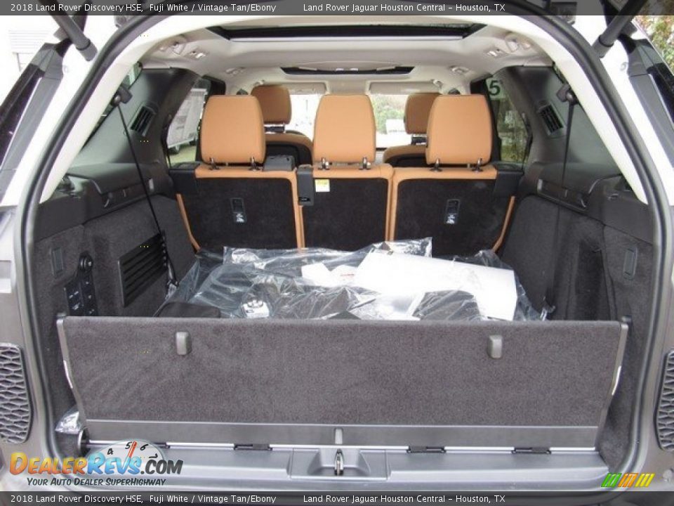 2018 Land Rover Discovery HSE Trunk Photo #16
