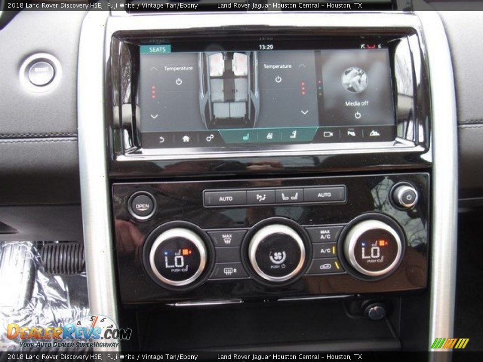 Controls of 2018 Land Rover Discovery HSE Photo #22