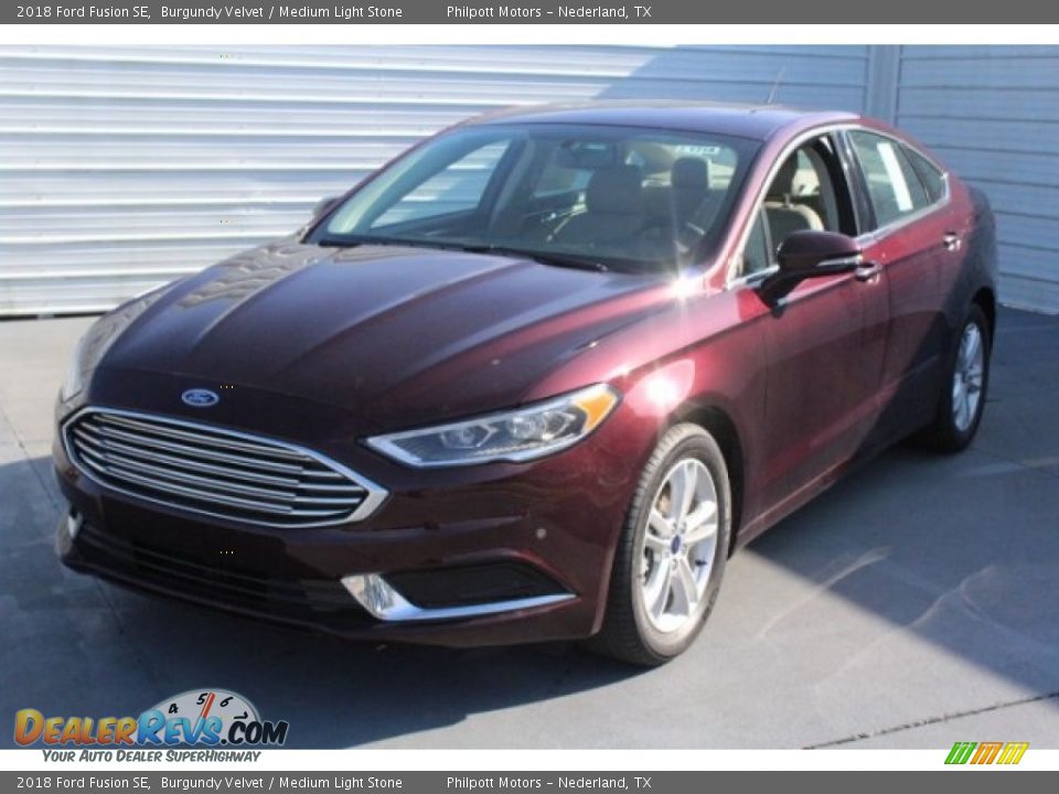 Front 3/4 View of 2018 Ford Fusion SE Photo #3