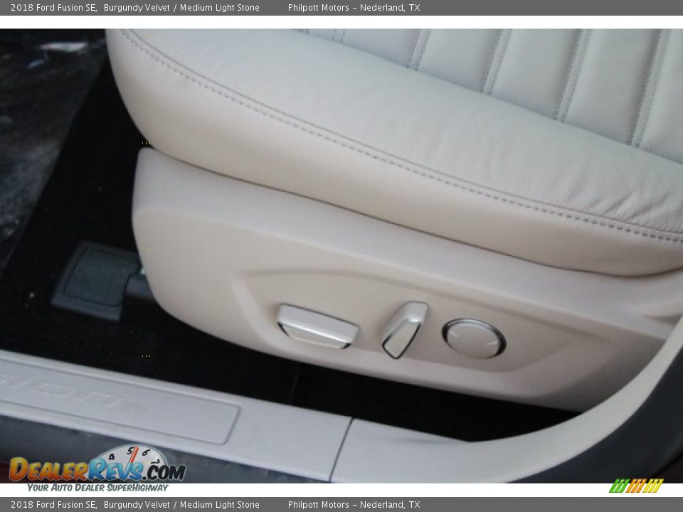 2018 Ford Fusion SE Burgundy Velvet / Medium Light Stone Photo #16