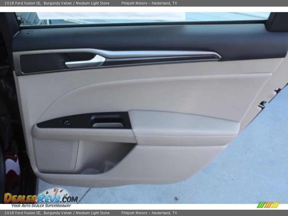 2018 Ford Fusion SE Burgundy Velvet / Medium Light Stone Photo #32