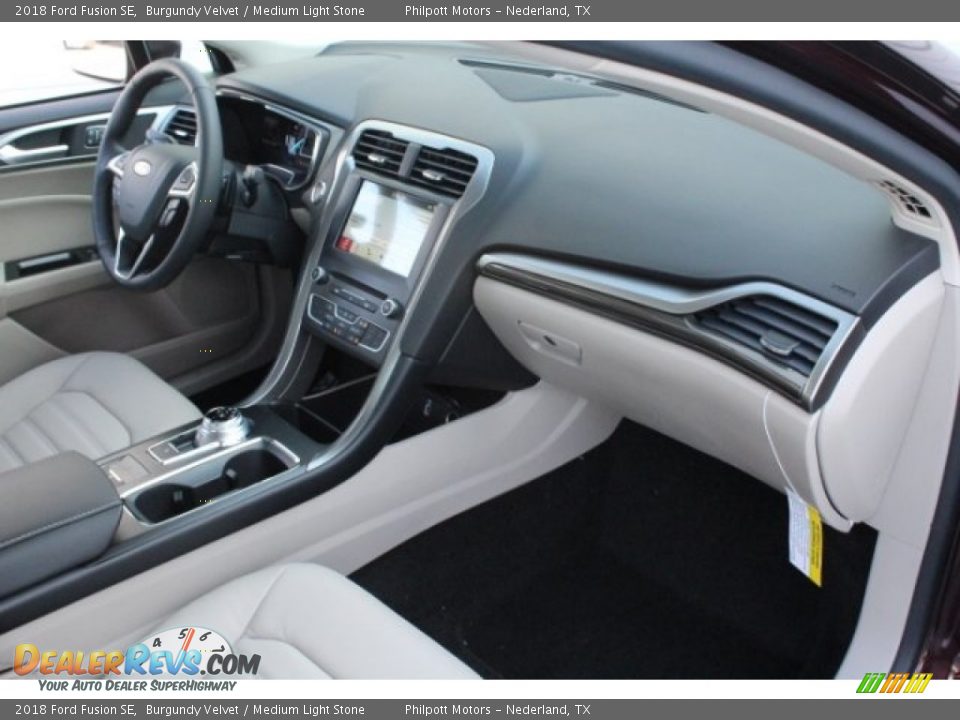 2018 Ford Fusion SE Burgundy Velvet / Medium Light Stone Photo #35