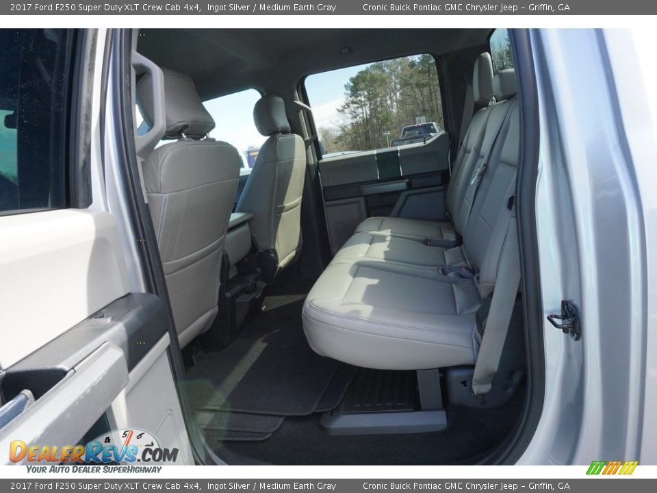 2017 Ford F250 Super Duty XLT Crew Cab 4x4 Ingot Silver / Medium Earth Gray Photo #17