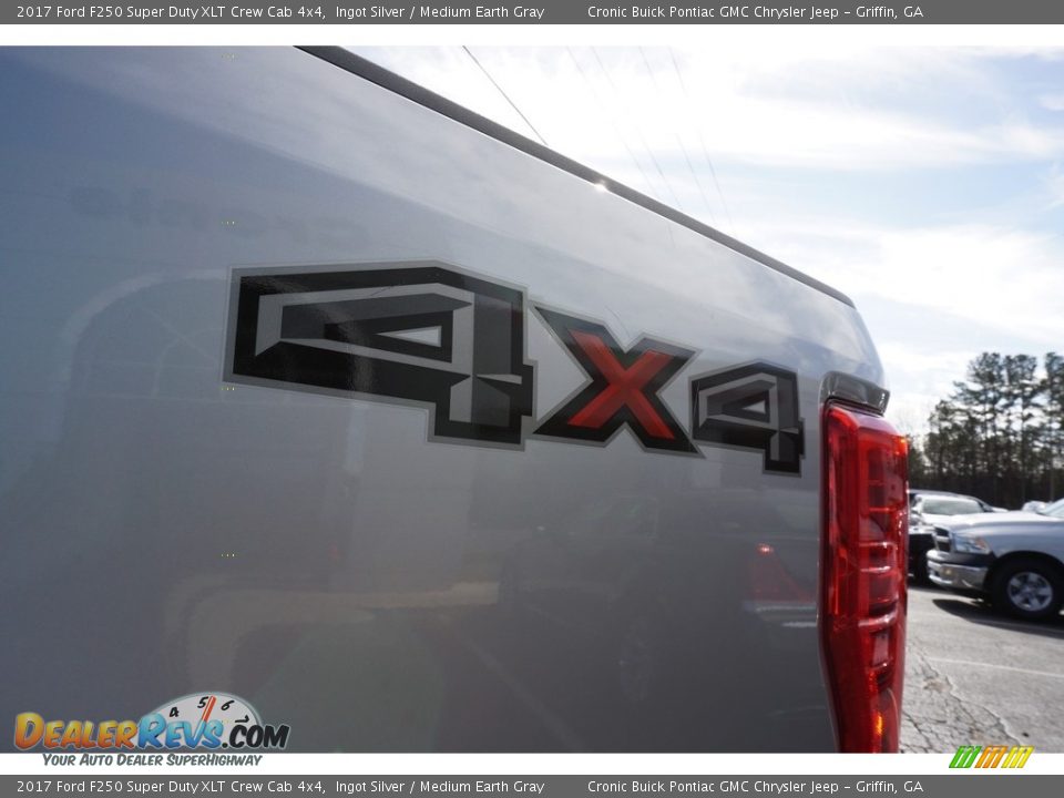 2017 Ford F250 Super Duty XLT Crew Cab 4x4 Ingot Silver / Medium Earth Gray Photo #19