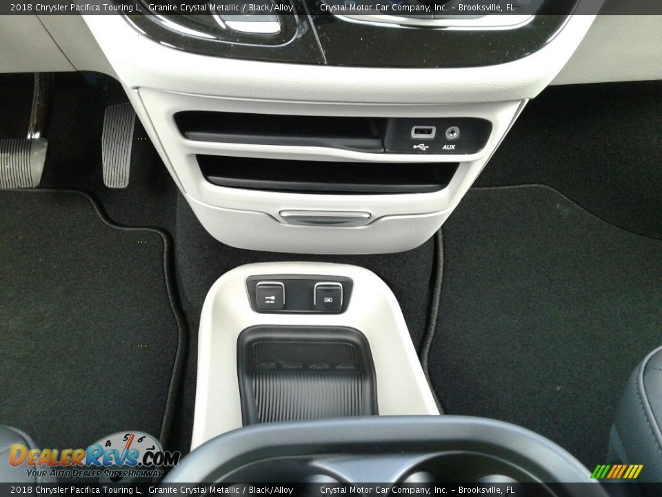 2018 Chrysler Pacifica Touring L Granite Crystal Metallic / Black/Alloy Photo #16