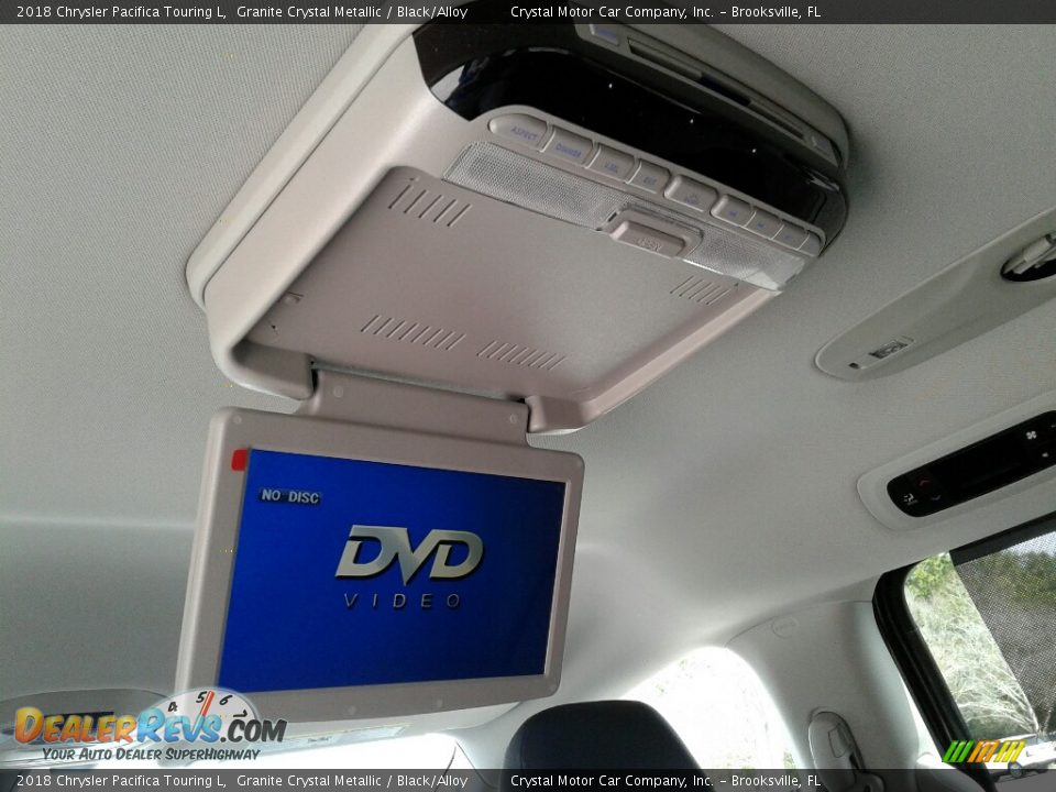 2018 Chrysler Pacifica Touring L Granite Crystal Metallic / Black/Alloy Photo #17