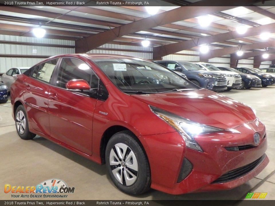 Front 3/4 View of 2018 Toyota Prius Two Photo #1