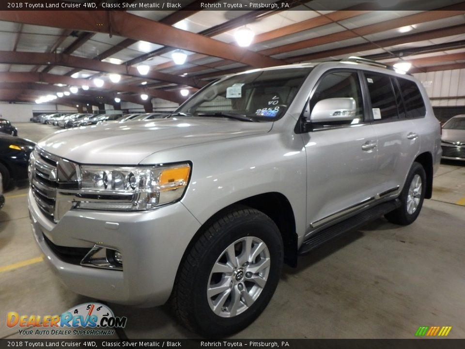 Front 3/4 View of 2018 Toyota Land Cruiser 4WD Photo #4