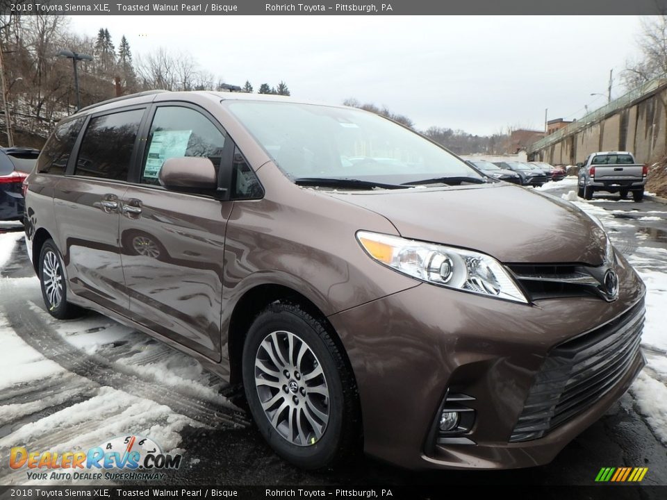 Front 3/4 View of 2018 Toyota Sienna XLE Photo #1