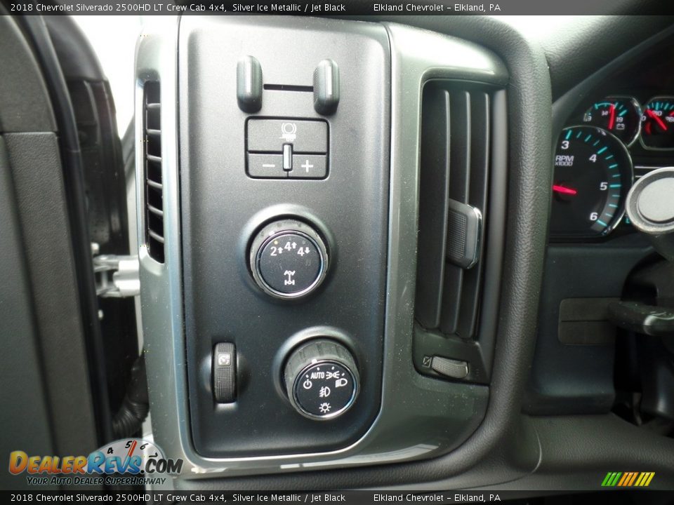 2018 Chevrolet Silverado 2500HD LT Crew Cab 4x4 Silver Ice Metallic / Jet Black Photo #26