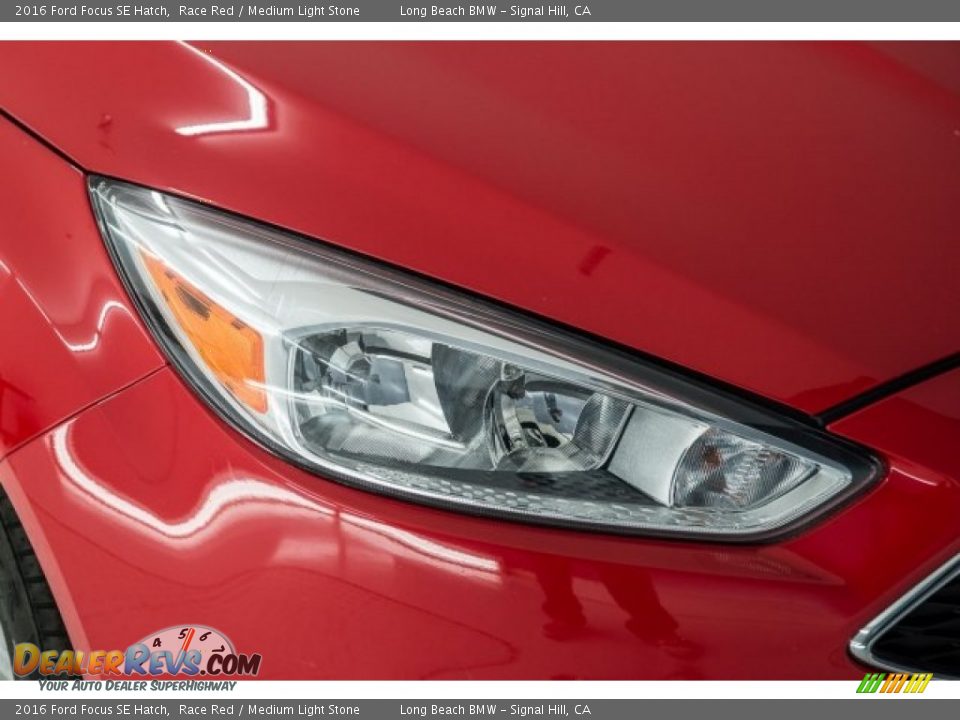 2016 Ford Focus SE Hatch Race Red / Medium Light Stone Photo #25