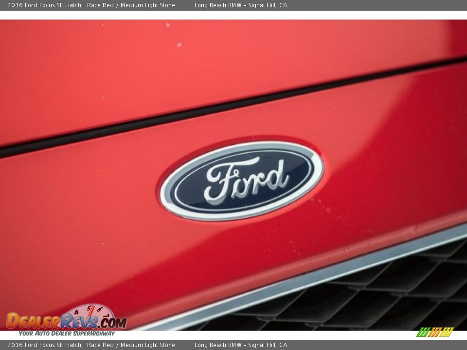 2016 Ford Focus SE Hatch Race Red / Medium Light Stone Photo #26