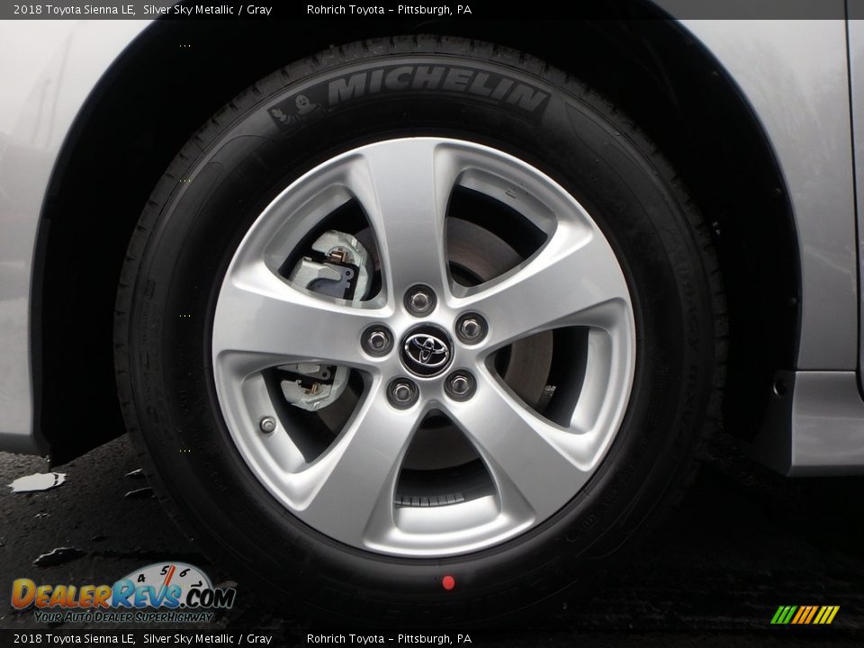 2018 Toyota Sienna LE Wheel Photo #5