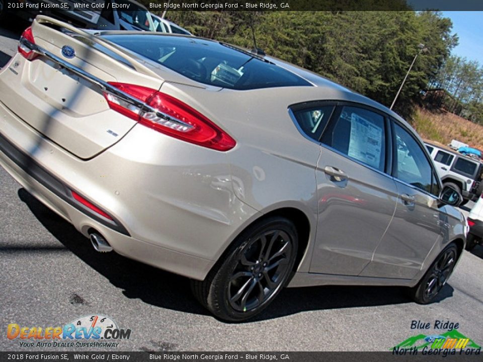 2018 Ford Fusion SE White Gold / Ebony Photo #32