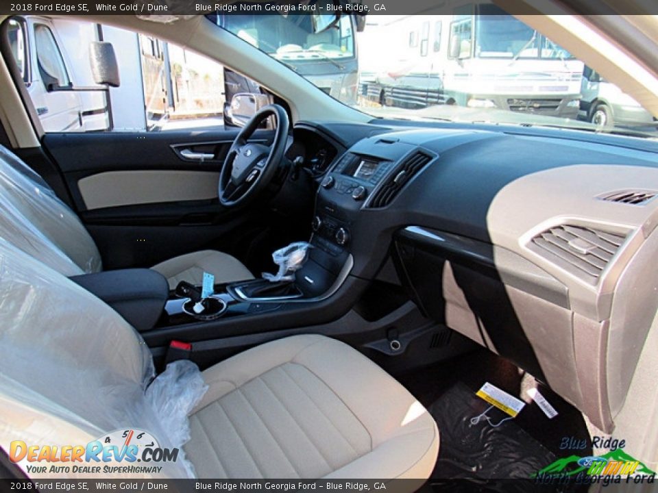 2018 Ford Edge SE White Gold / Dune Photo #26