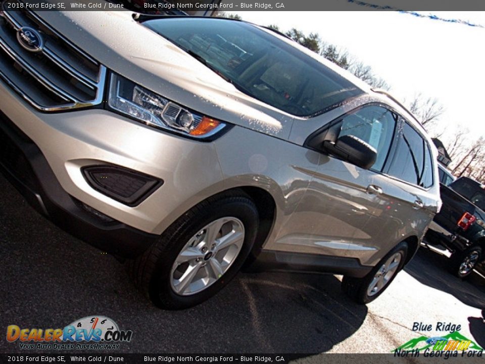 2018 Ford Edge SE White Gold / Dune Photo #27