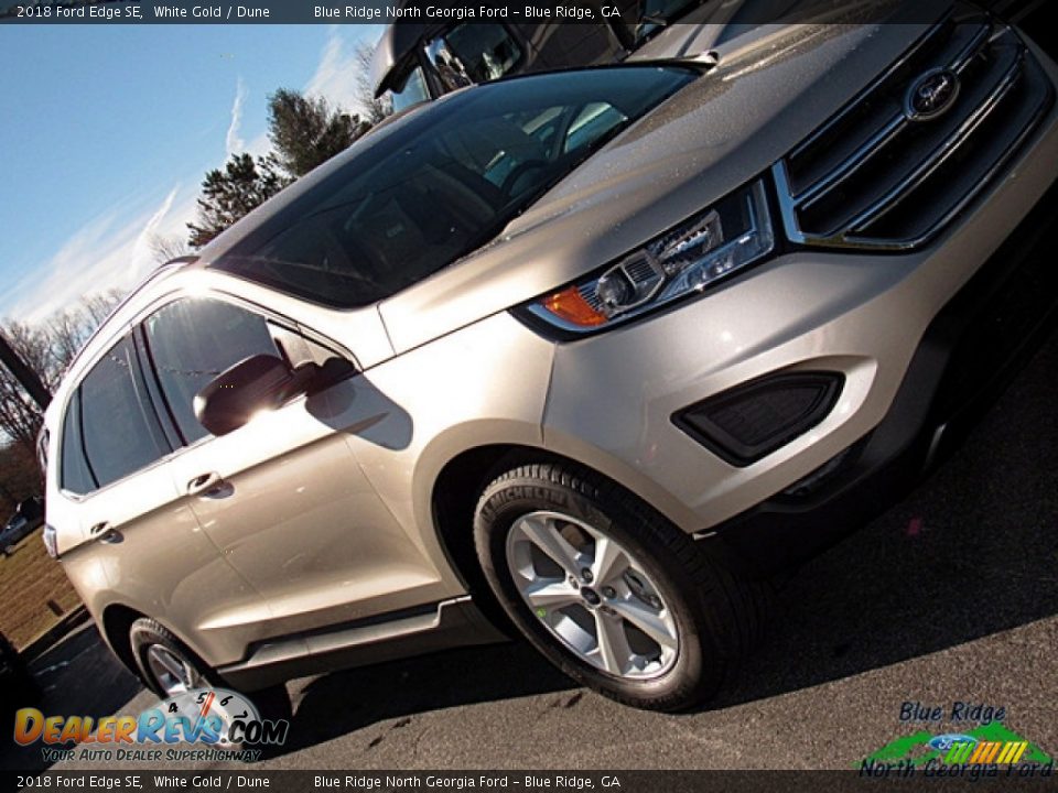 2018 Ford Edge SE White Gold / Dune Photo #28