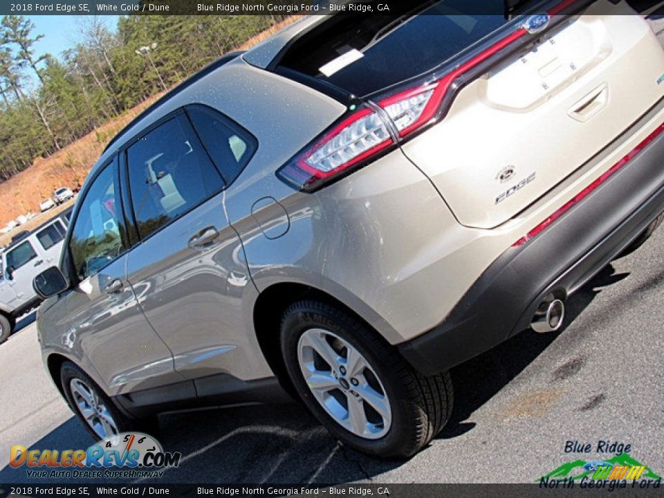 2018 Ford Edge SE White Gold / Dune Photo #30