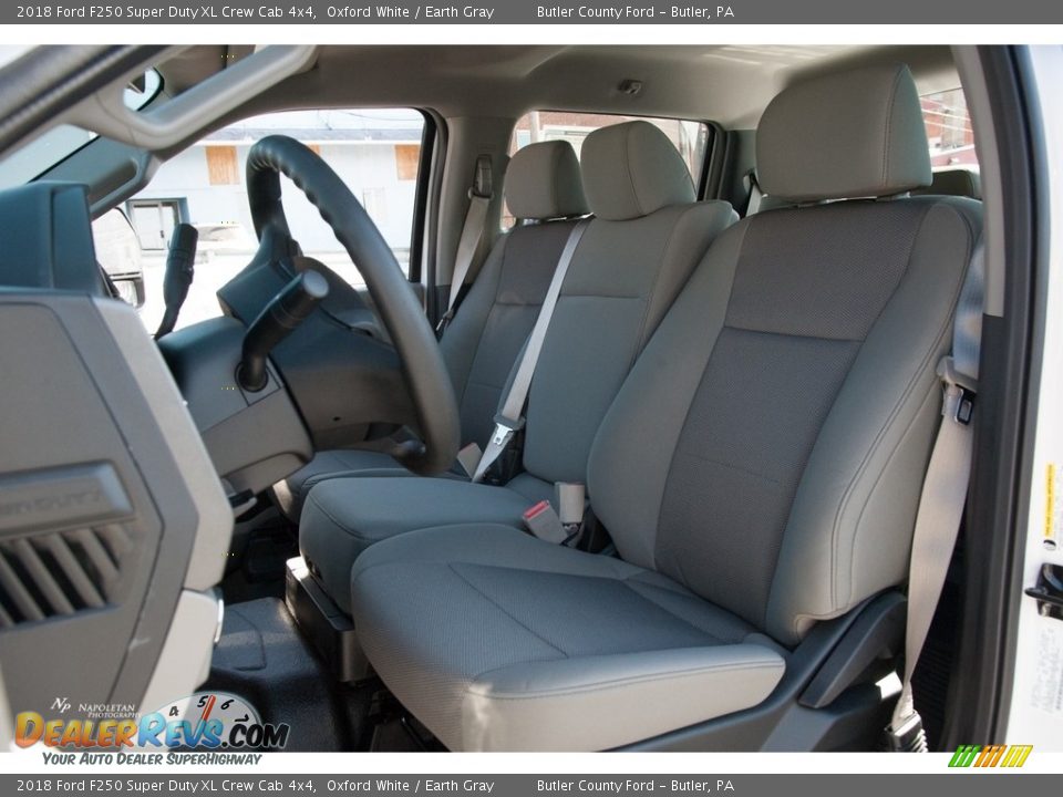 2018 Ford F250 Super Duty XL Crew Cab 4x4 Oxford White / Earth Gray Photo #8