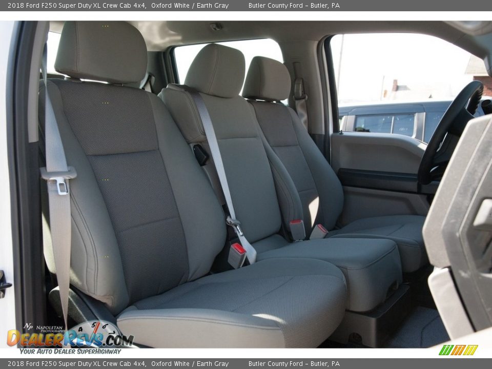 2018 Ford F250 Super Duty XL Crew Cab 4x4 Oxford White / Earth Gray Photo #9