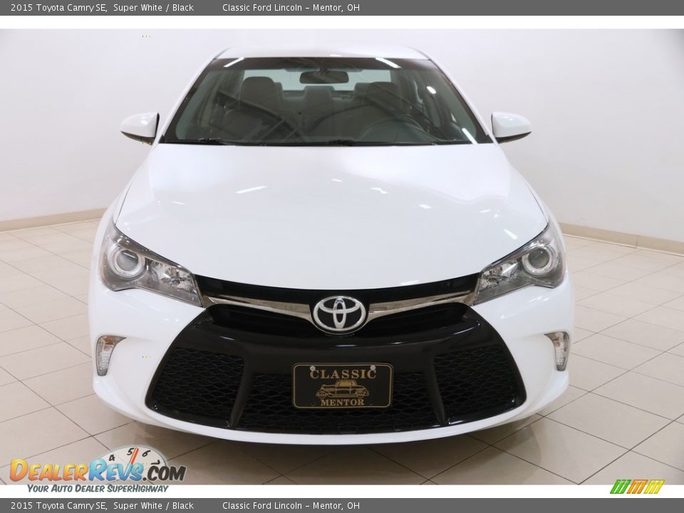 2015 Toyota Camry SE Super White / Black Photo #2