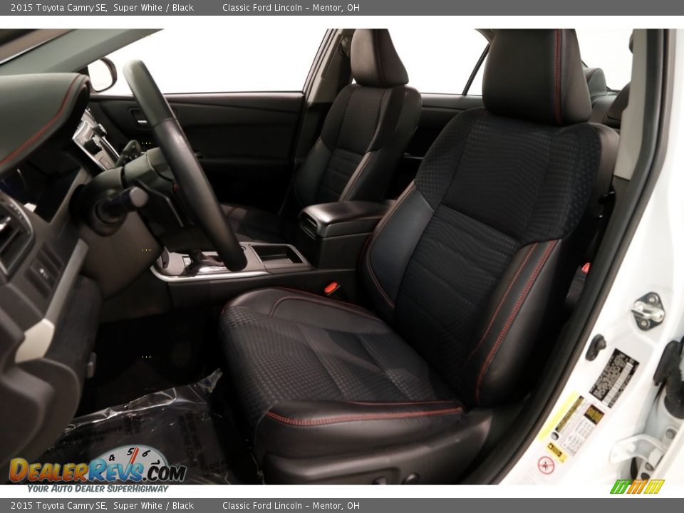 2015 Toyota Camry SE Super White / Black Photo #5