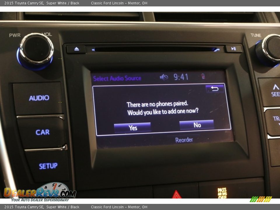 2015 Toyota Camry SE Super White / Black Photo #10