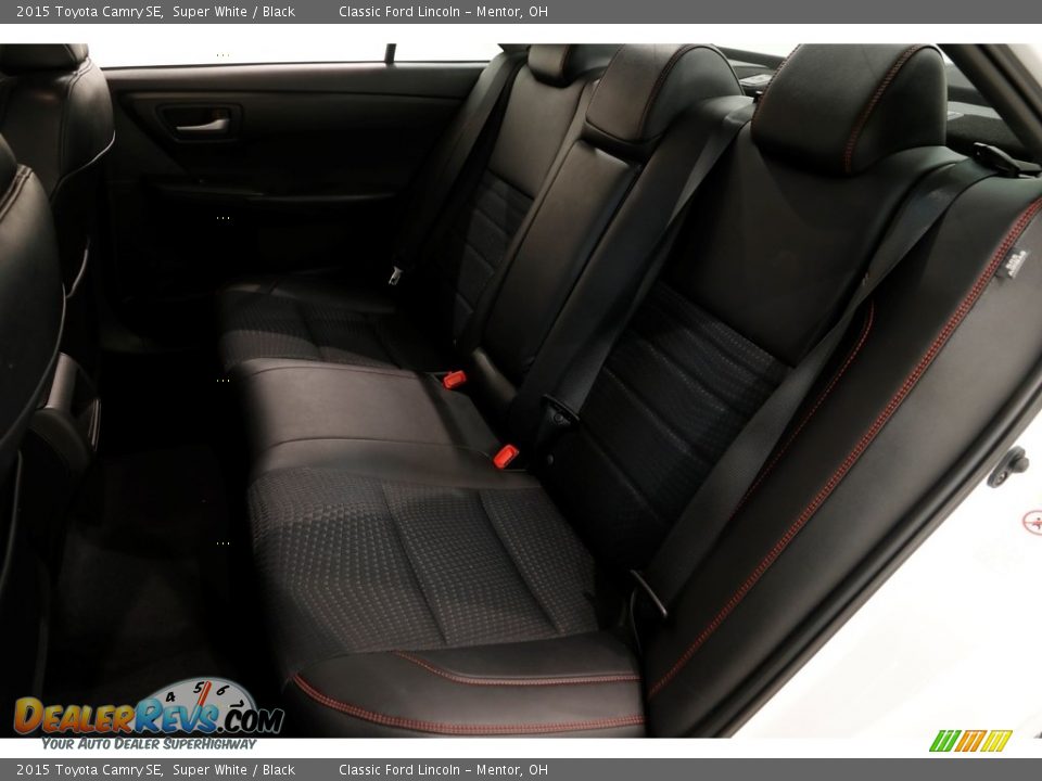 2015 Toyota Camry SE Super White / Black Photo #14