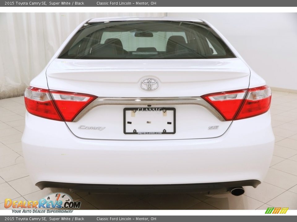 2015 Toyota Camry SE Super White / Black Photo #15
