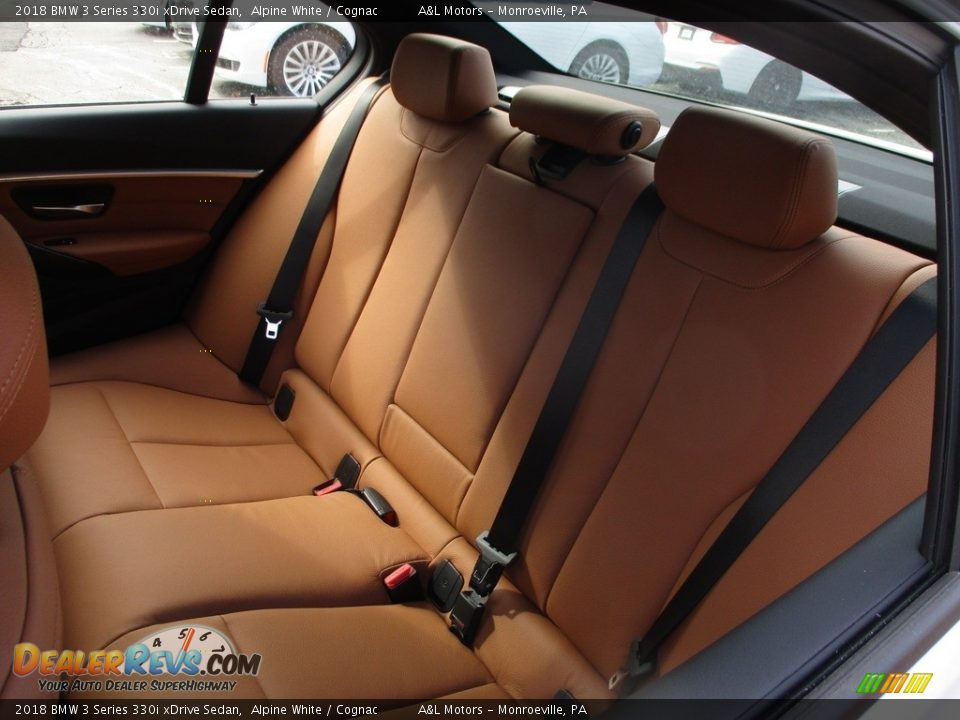 2018 BMW 3 Series 330i xDrive Sedan Alpine White / Cognac Photo #14