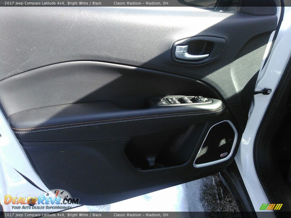 2017 Jeep Compass Latitude 4x4 Bright White / Black Photo #4