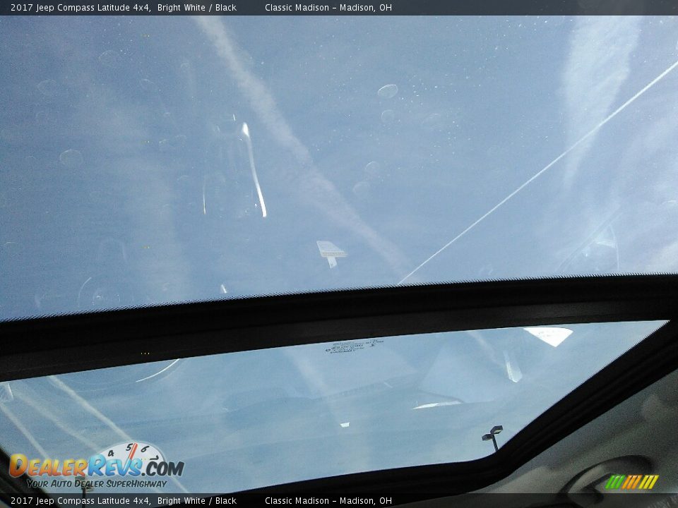 2017 Jeep Compass Latitude 4x4 Bright White / Black Photo #7