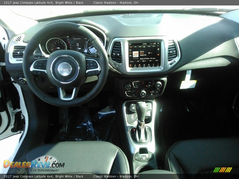 2017 Jeep Compass Latitude 4x4 Bright White / Black Photo #8