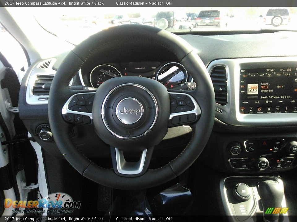 2017 Jeep Compass Latitude 4x4 Bright White / Black Photo #9