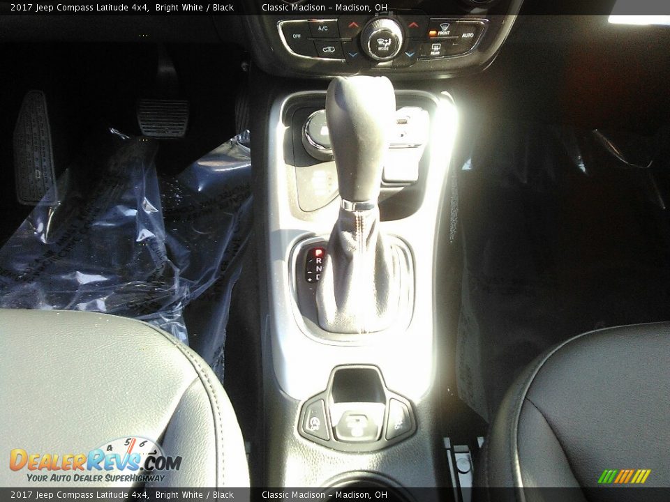 2017 Jeep Compass Latitude 4x4 Bright White / Black Photo #10